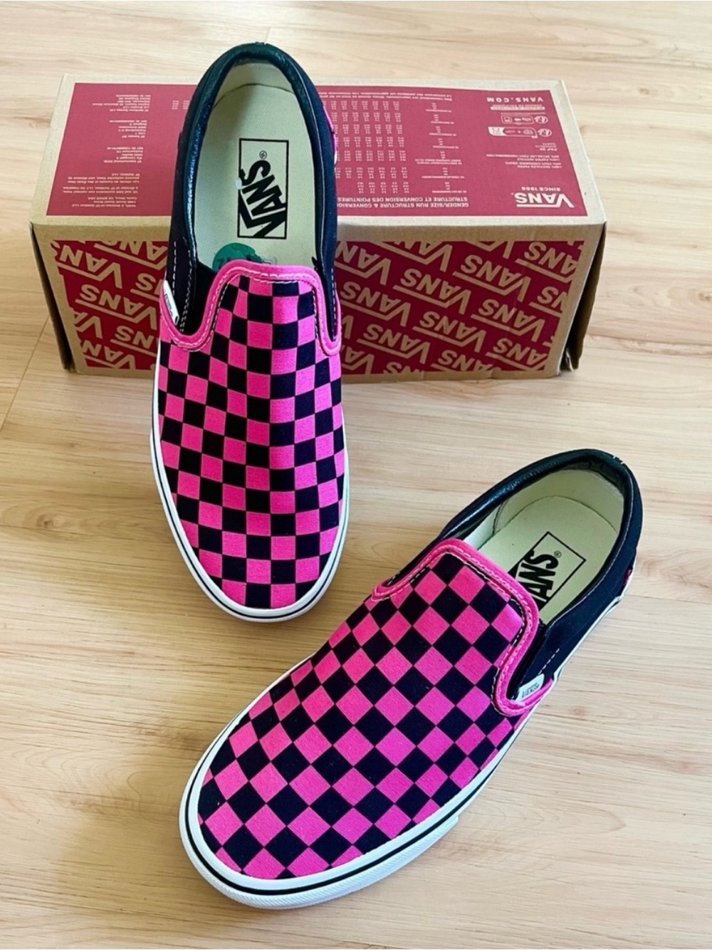 Vans Classic Slip-On
'Checkerboard - Black Pink
Women 9.5 US